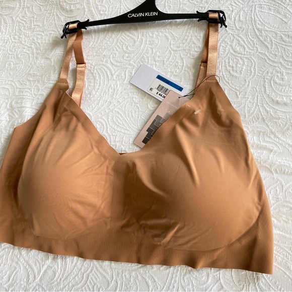 🎈Calvin Klein Invisibles Comfort Lightly Lined Triangle Bralette - Picture 7 of 7